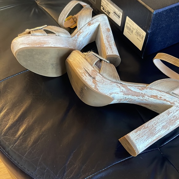 Prada Leather Sandal With Bow Detail Like New - Picture 5 of 6